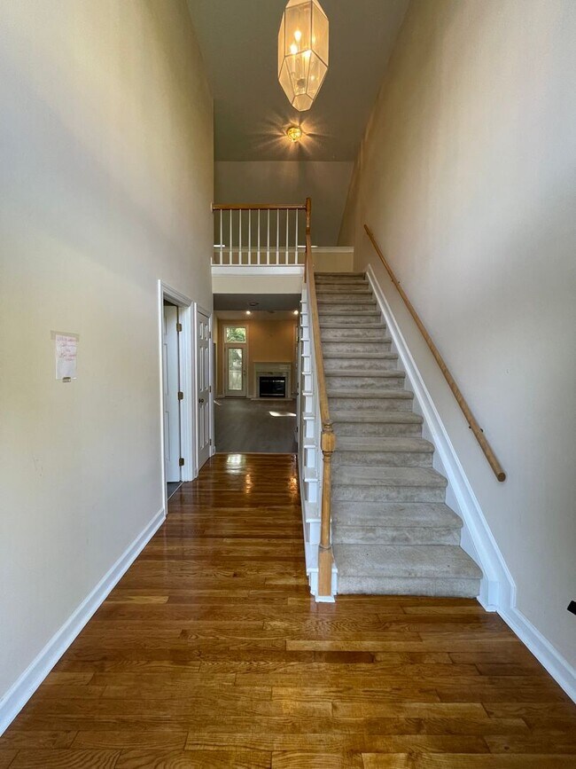 Foto del edificio - Light & Airy Townhome in Downing Creek, wo...