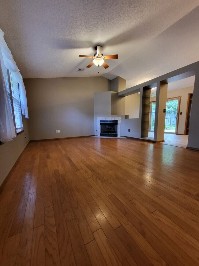 Foto del edificio - (3) Bed/(2) Bath in Eagle Cliff Addition A...