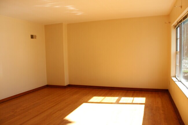 Foto del edificio - 1022 W Lawrence St