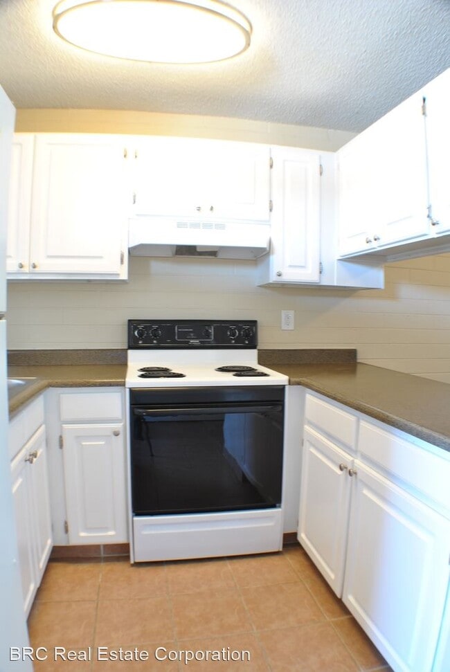 Building Photo - 2 br, 1 bath Apartment - 8006 W 62nd Ave