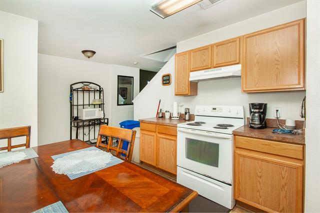 Foto del edificio - 6152 Balcony Ln
