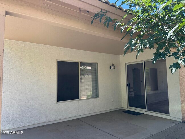 Building Photo - 2326 E Aire Libre Ave
