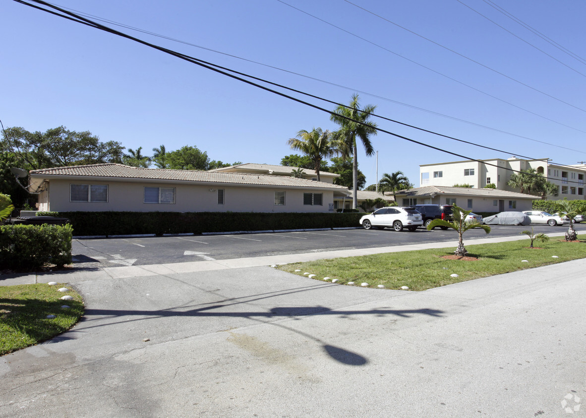 Primary Photo - Country Club Villas