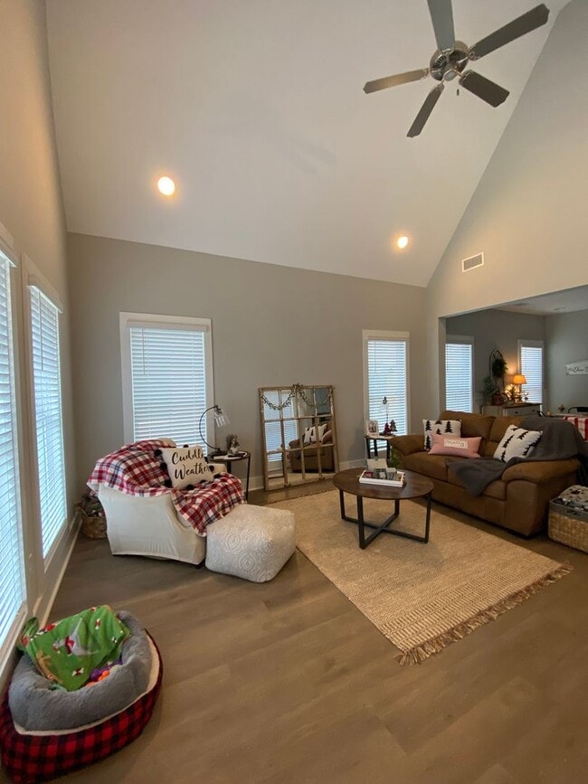 Building Photo - 1283 Burrow Cir