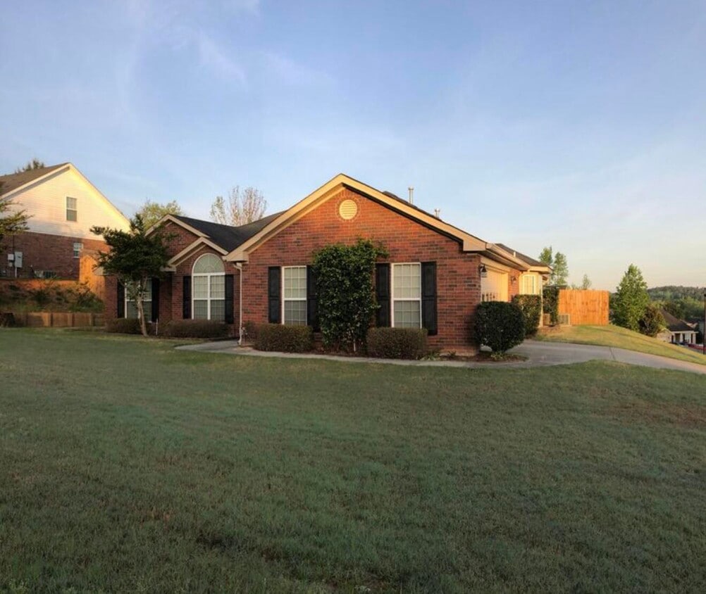 Primary Photo - 1501 Cedar Hill Trail
