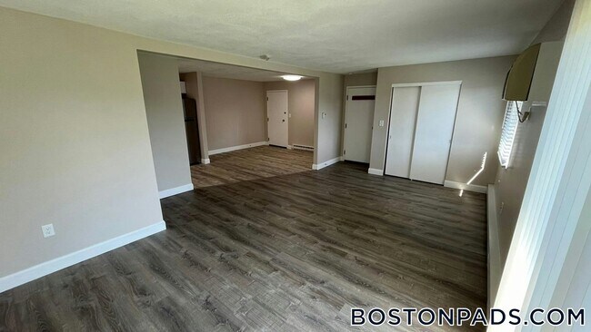 Foto del edificio - 310 Thompson Rd