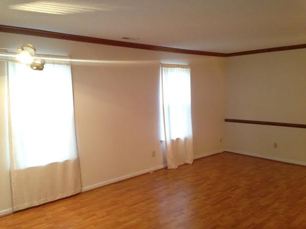 Building Photo - 4695 Greenlaw Dr