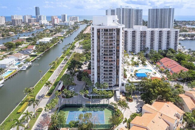 Foto del edificio - 3598 Yacht Club Dr