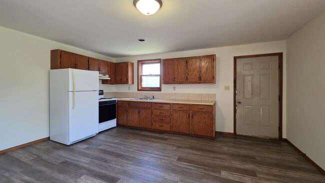 Building Photo - Charming 3-Bedroom  Refurbished Duplex  on 911  Suprise Ending Rd  New London