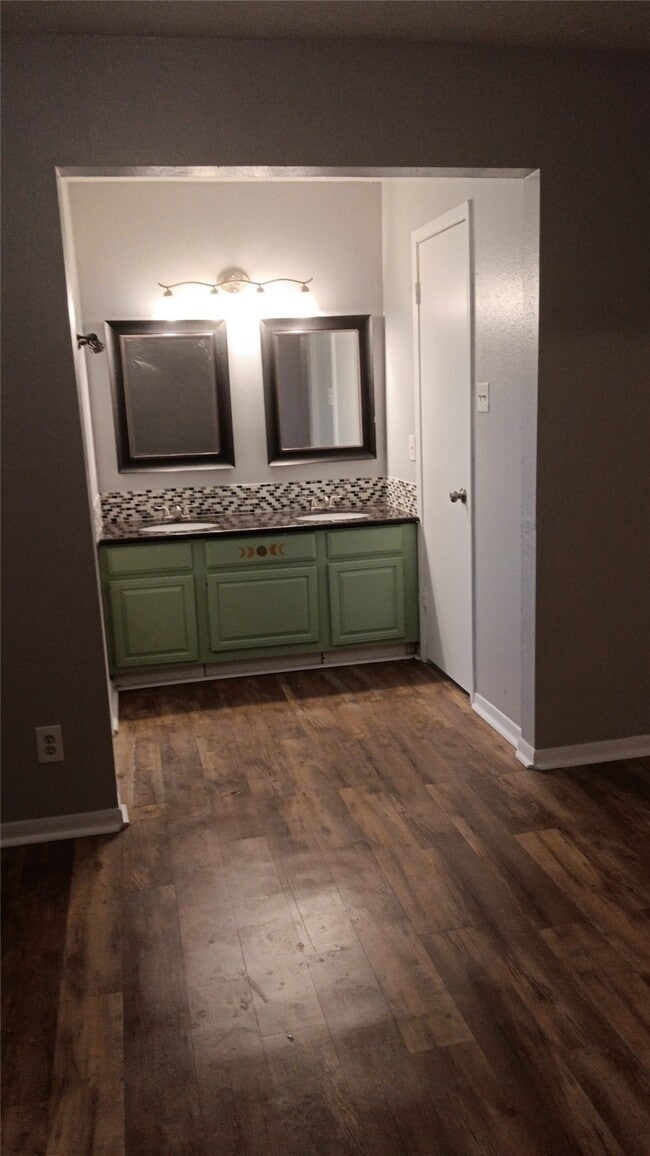 Building Photo - 7107 Briarfield Dr