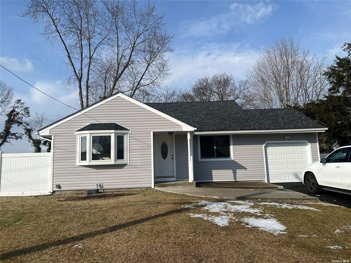 92 Ruland Rd N, Selden, NY 11784 House Rental in Selden, NY