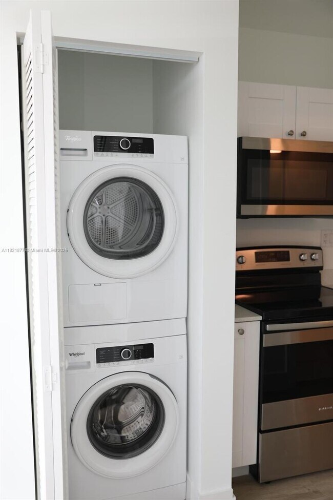 Foto del edificio - 4100 SW 64th Ave
