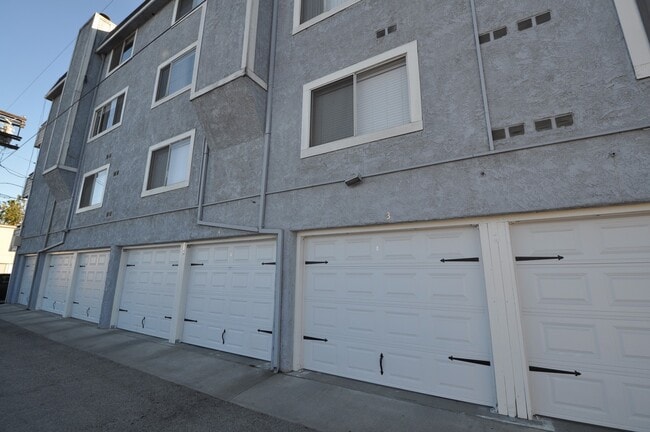 Building Photo - 5340 Whitsett Ave