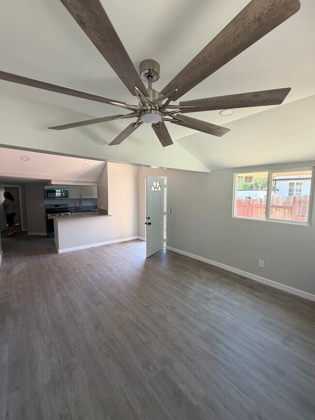 Foto del edificio - 2420 Ridgeway Dr