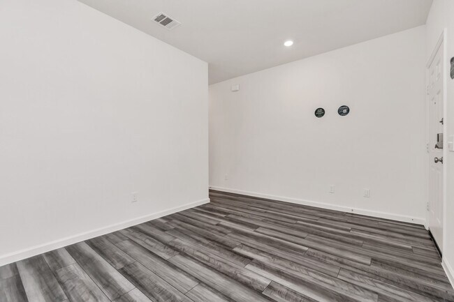 Building Photo - 7803 Carrotwood Ct