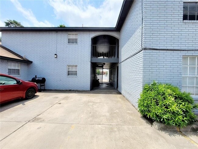 Building Photo - 417 E Ulex Ave