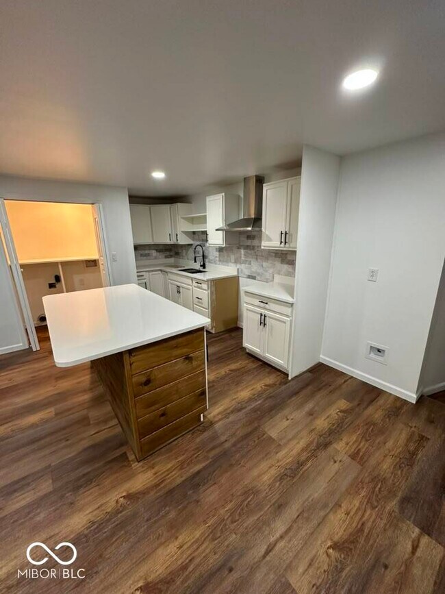 Building Photo - 1007 S Rybolt Ave