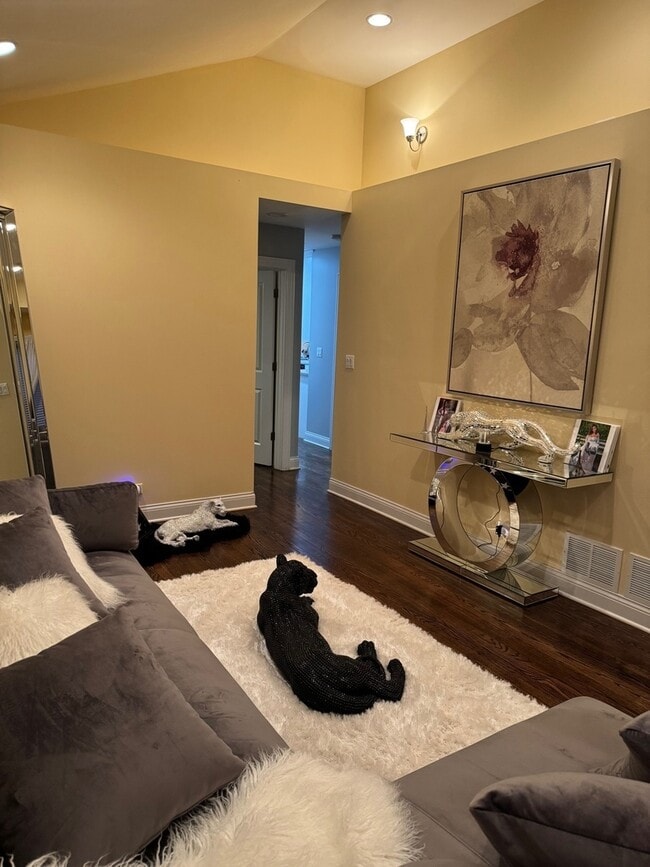 Building Photo - 1216 W 95th Pl