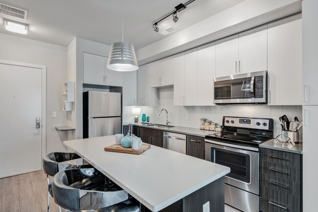 Building Photo - TENm.flats