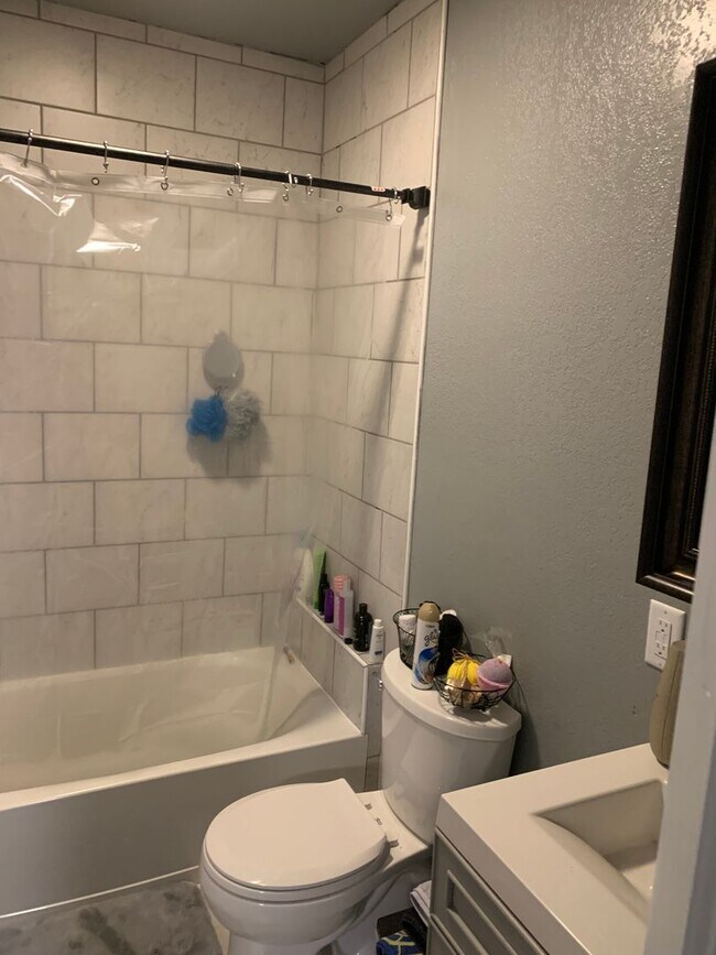 Foto del edificio - 903 E Carson St