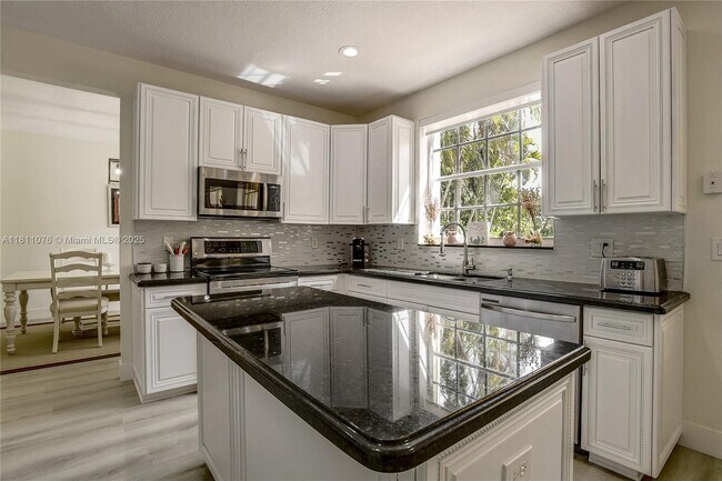 Foto del edificio - 4322 Fox Ridge Dr