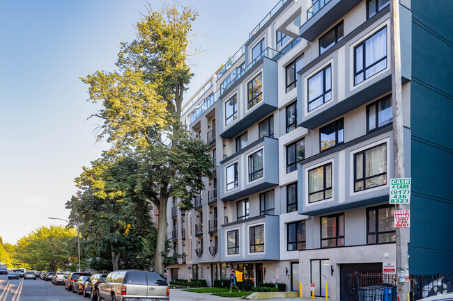 Building Photo - 154 Lenox Road