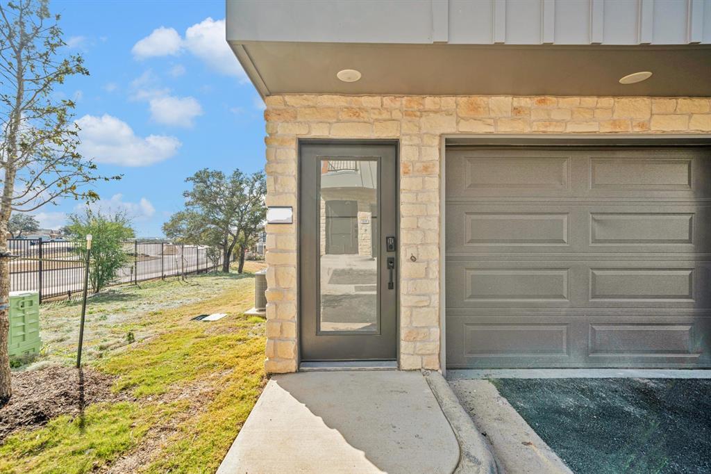 Foto principal - 1601 Mustang Dr