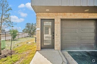 Building Photo - 1601 Mustang Dr
