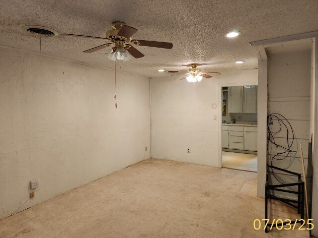 Foto del edificio - 724 N Dwight St