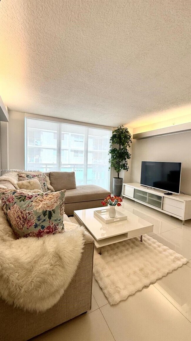 Foto del edificio - 6917 Collins Ave