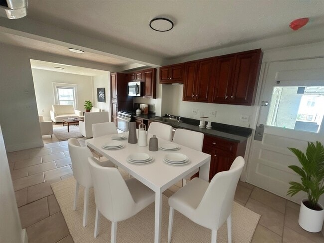 Building Photo - 3 Main St