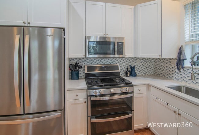 Building Photo - 1132 W 17th St