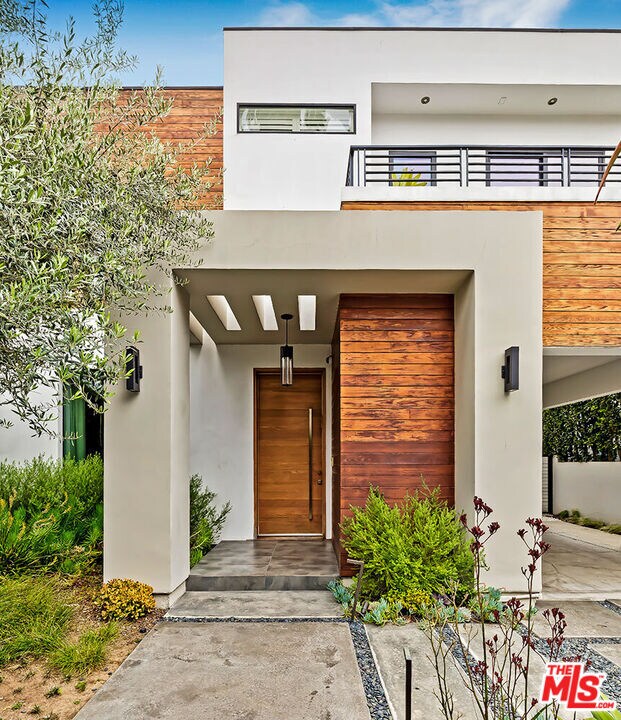 Foto del edificio - 8745 Rosewood Ave
