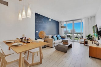 Building Photo - 2602 E Hallandale Beach Blvd