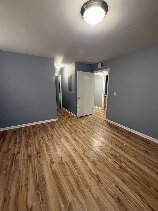 Building Photo - 1208 Bush River Rd