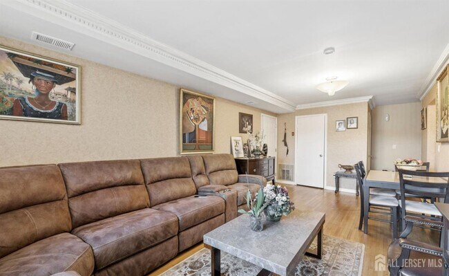 Foto del edificio - 390 College Dr E