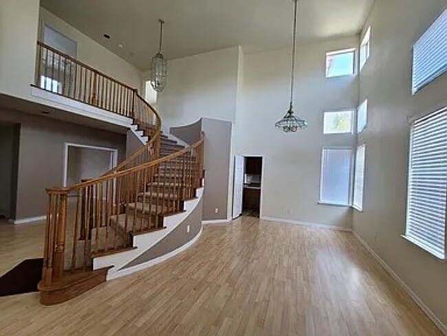 Foto del edificio - Spacious 4 Bed 3 Bath Home with a Pool!