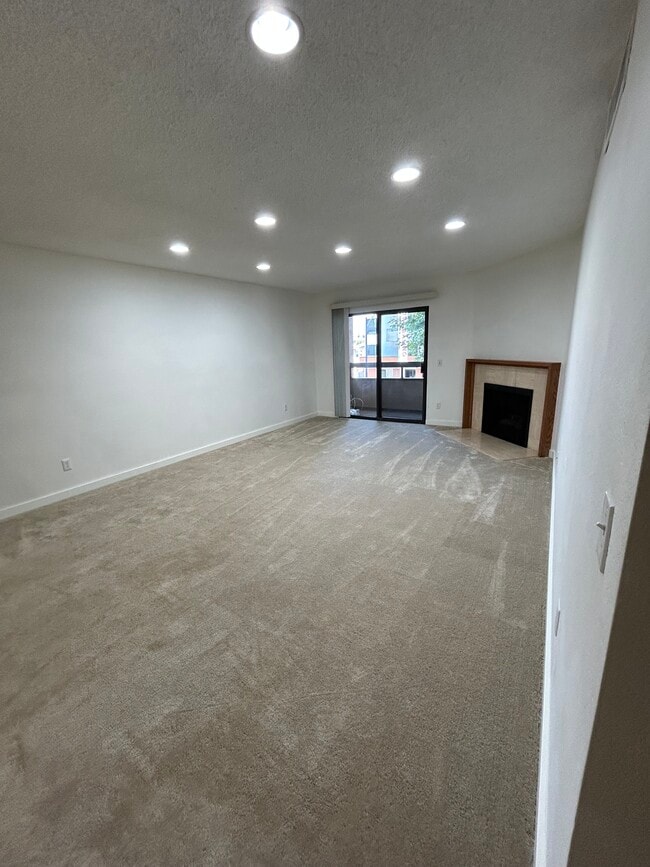 Livingroom - 424 Oak St