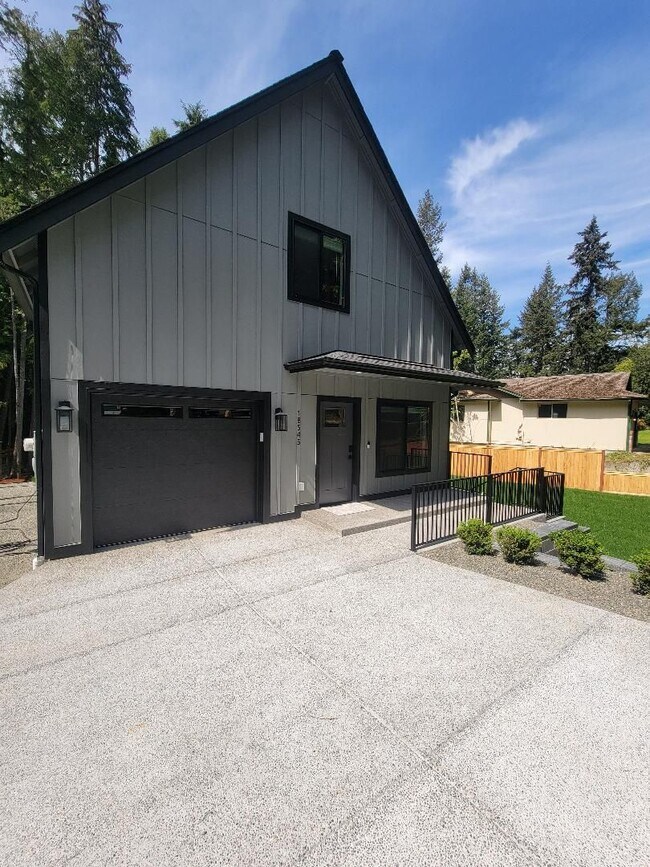 Foto del edificio - New Construction, Custom Chalet-style Home In Yelm. 3 bedrooms, 2 1/2 baths.