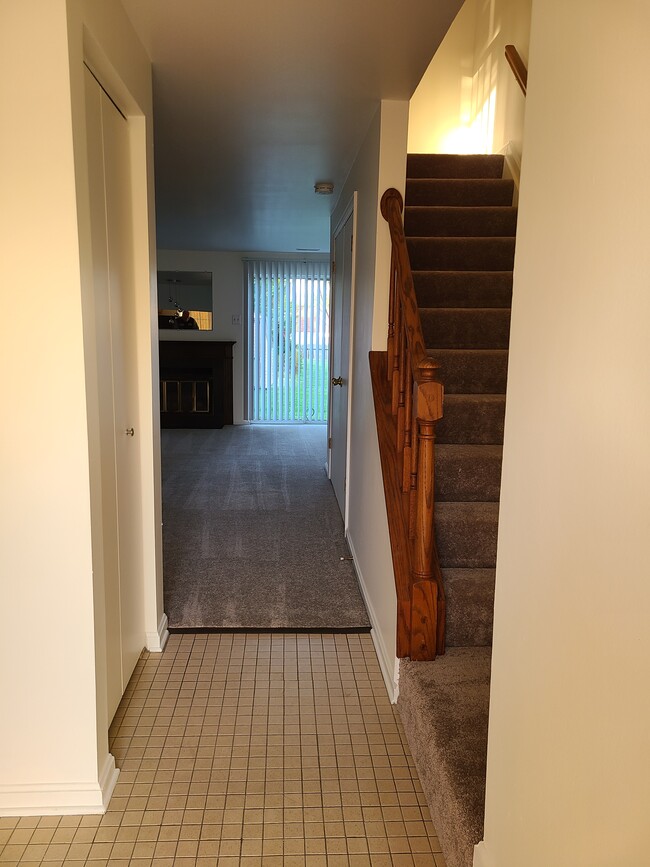 Entry foyer - 1207 Brice Sq