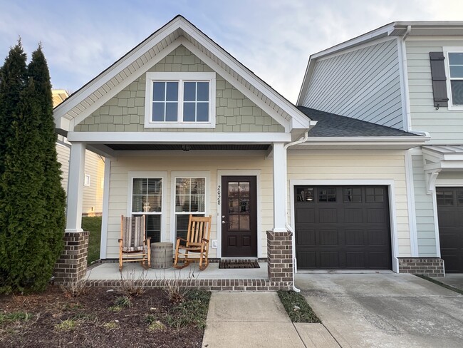 Building Photo - 2028 Gracious Dr