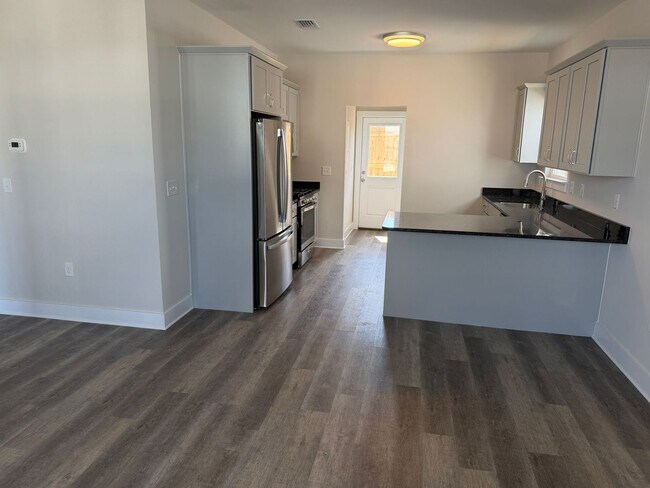 Foto del edificio - New Construction Move In Ready March 27th