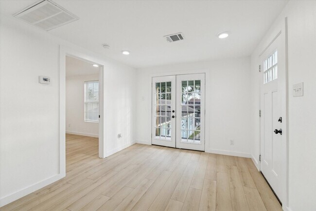 Foto del edificio - 711 E 32nd St