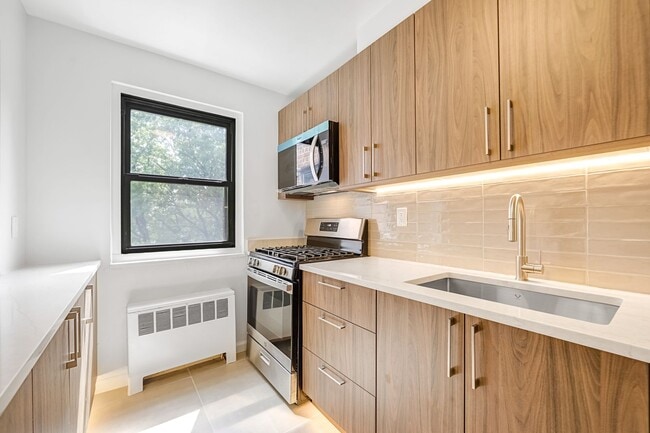 Building Photo - Hudson Terrace E14