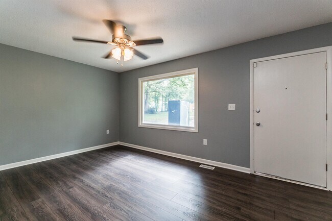 Building Photo - 211 Ln of Sir Kay