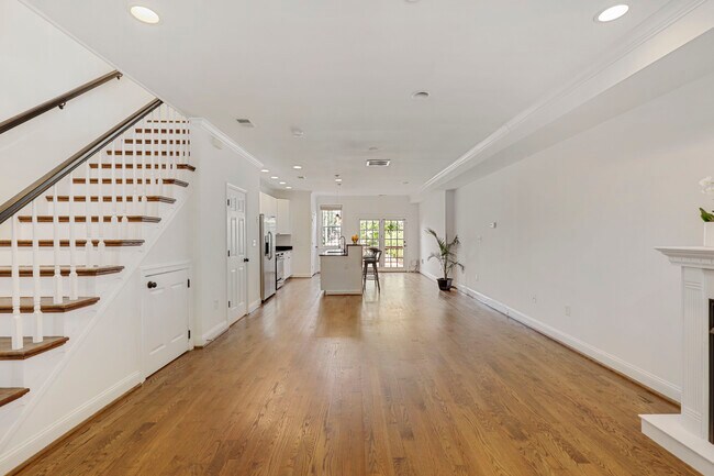 Foto del edificio - 2216 N Capitol St NW