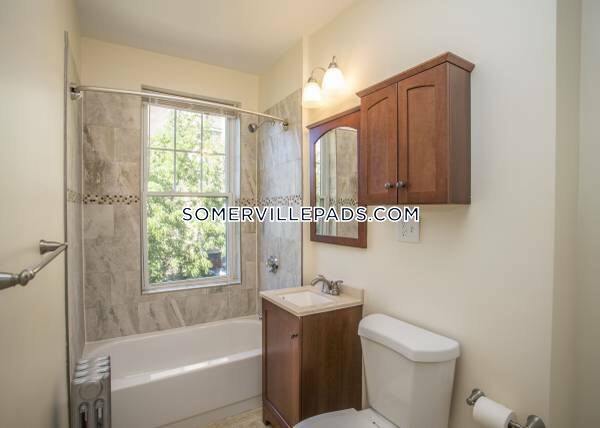 Foto principal - 136 Highland Ave