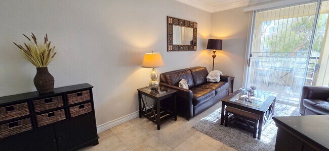 Foto del edificio - Short or long term available! Beautiful furnished 1 bedroom located in the heart of the strip!