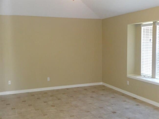 Building Photo - 18227 Gravenhurst Ln