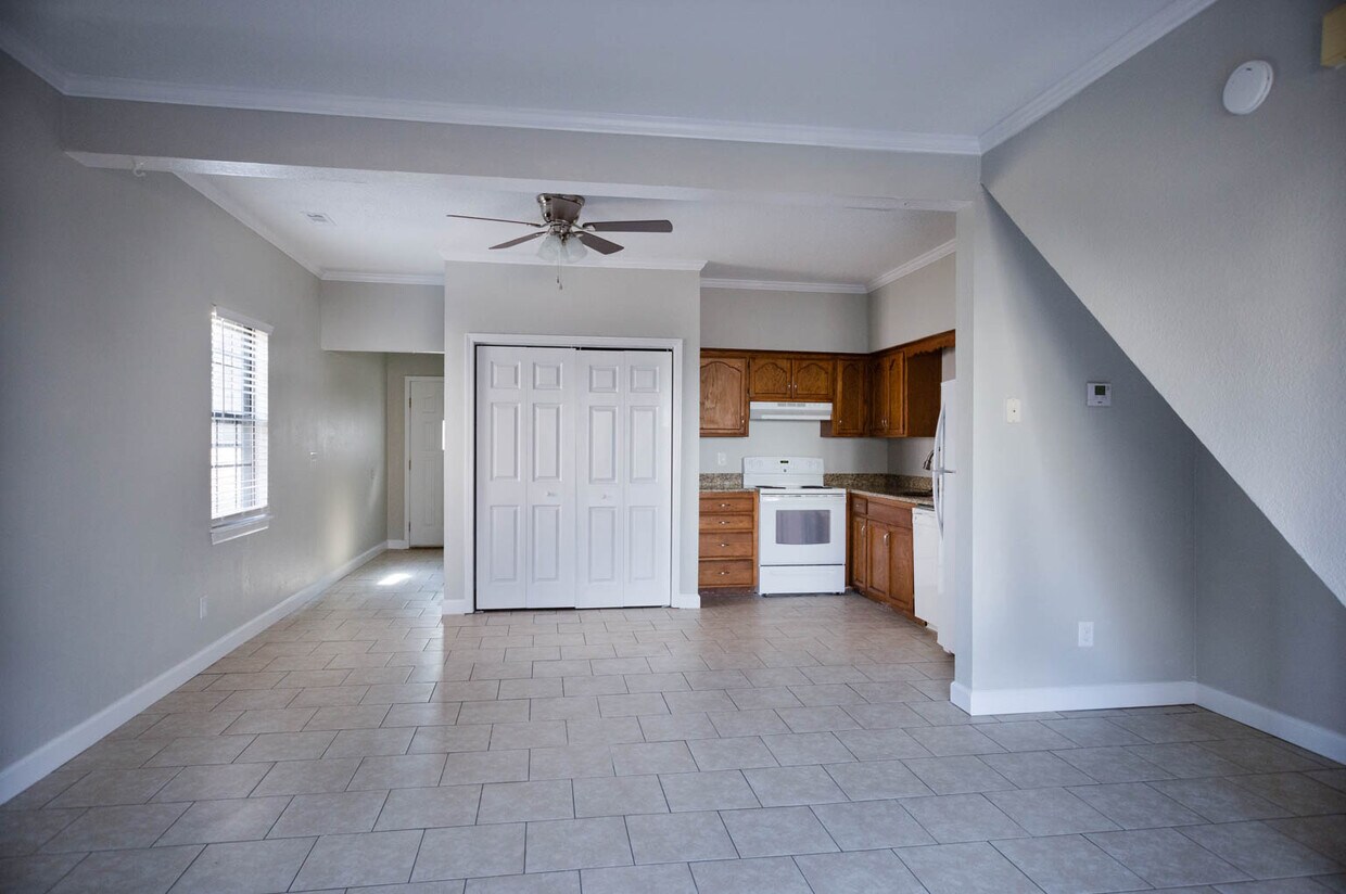 Foto principal - 3532 NE Independence Ave